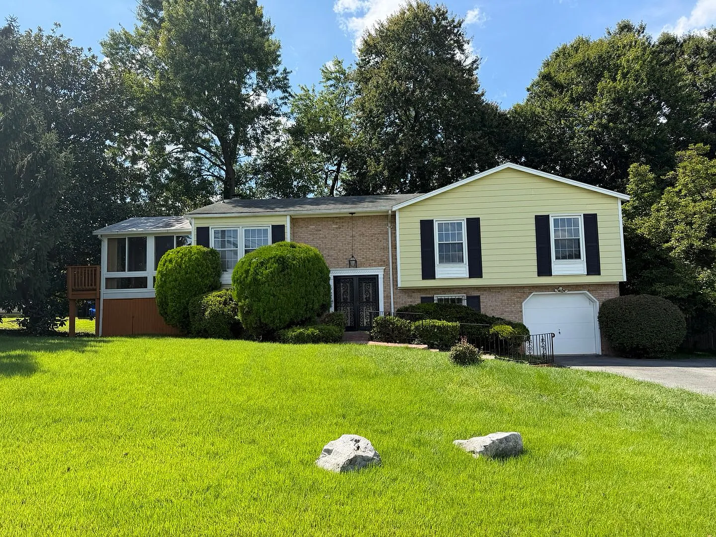 Great Home, Great Location! — Photo 1