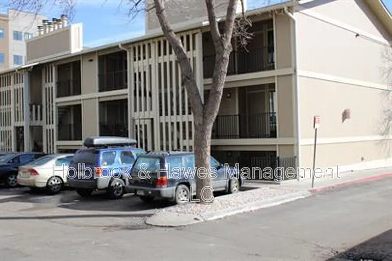 2 bed, 1.0 bath, 734 sqft, $1,595 — Photo 2