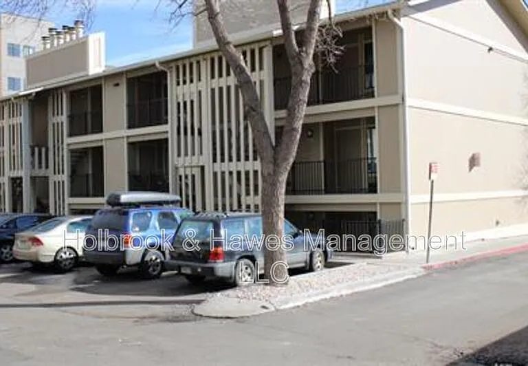 1209 W Plum St — Photo 2