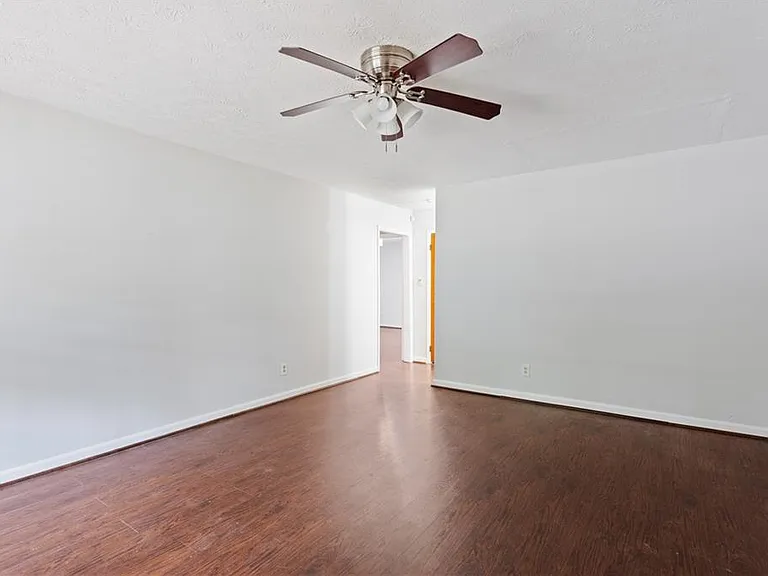 230 Kimberly Way SW — Photo 4