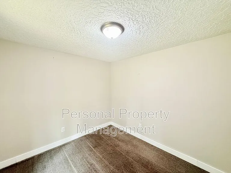 9411 NE Pinecreek St — Photo 15