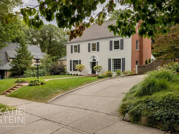 835 Cambridge Dr SE, East Grand Rapids, MI 49506