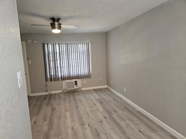 2501 Yoakum Blvd #13 — Photo 11