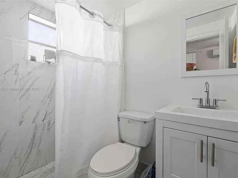 2453 SW 17th St #2 — Photo 6