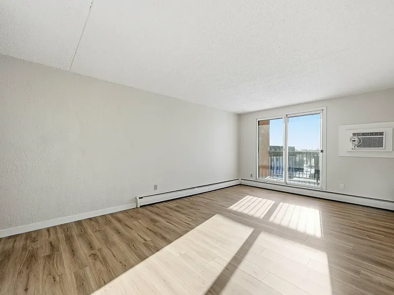 34 Kleisinger Cres — Photo 6