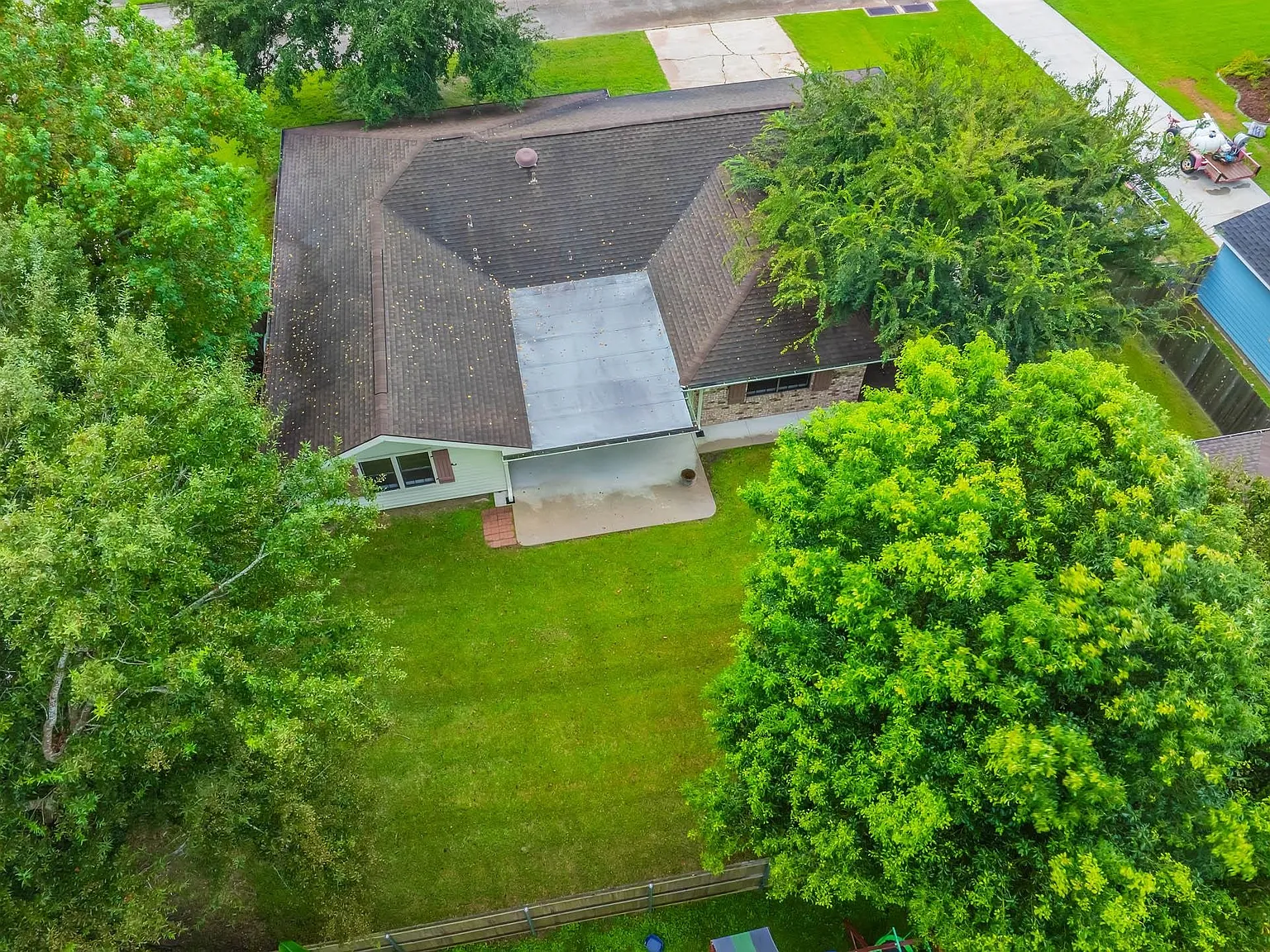 3 bed, 2030 sqft, $2,300 — Photo 4