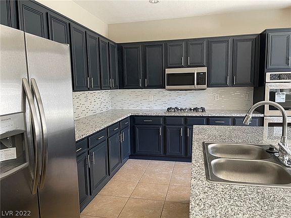 4th image of 2713 Cool Lilac Ave