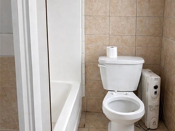 4th image of 72 S Cedar St