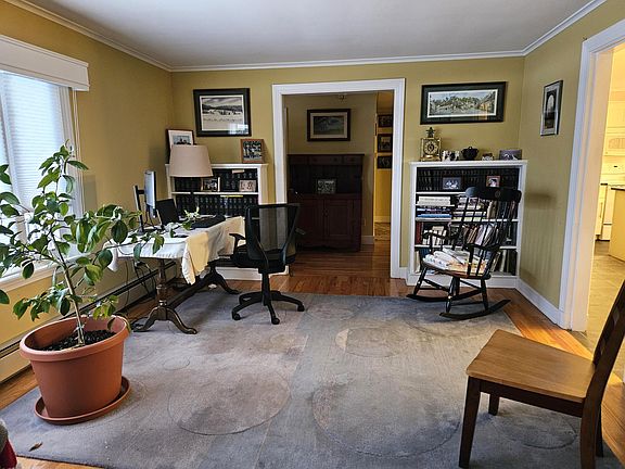 5th image of 51 Mayflower Hill Drive