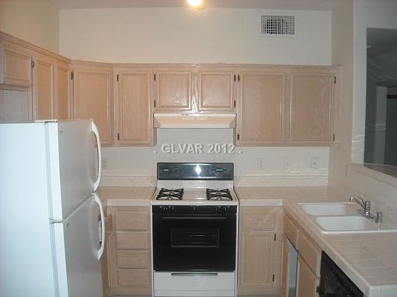 4th image of 2110 N Los Feliz St #1080