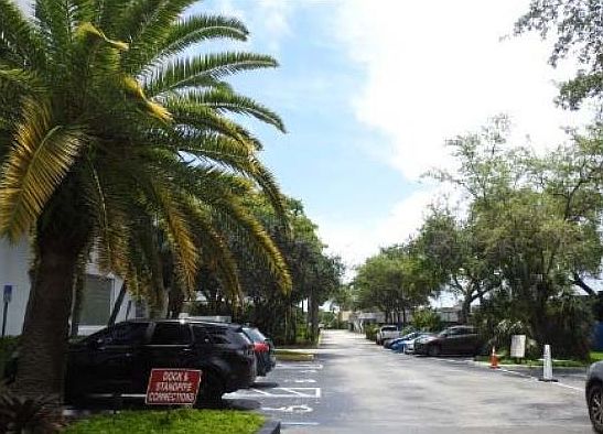 Exterior Neighborhood (street photo)