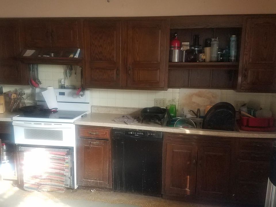 102 S School St, Eureka, KS 67045 Zillow