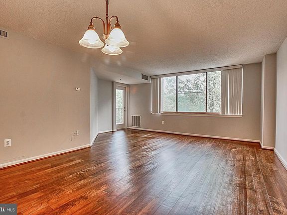 4th image of 10101 Grosvenor Pl APT L14