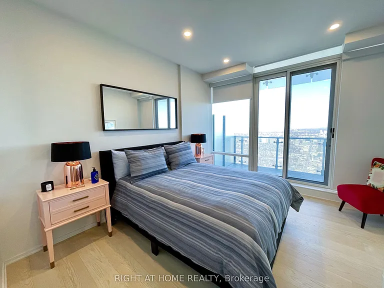 1 Bloor St E #7401 — Photo 10