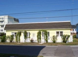 208 Woody Hewett Ave, Carolina Beach, NC 28428