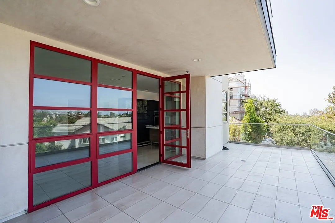 3 bed, 3.0 bath, 2077 sqft, $11,000 — Photo 4