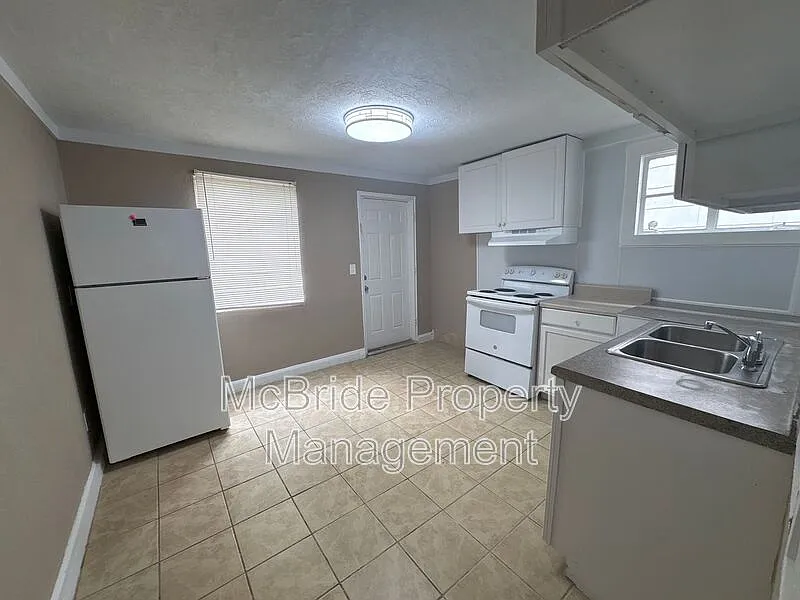 2 bed, 1.0 bath, 672 sqft, $925 — Photo 3