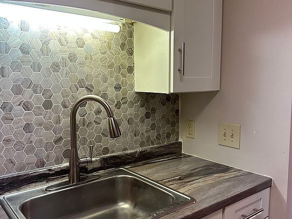 BRAND NEW WHITE SHAKER KITCHEN