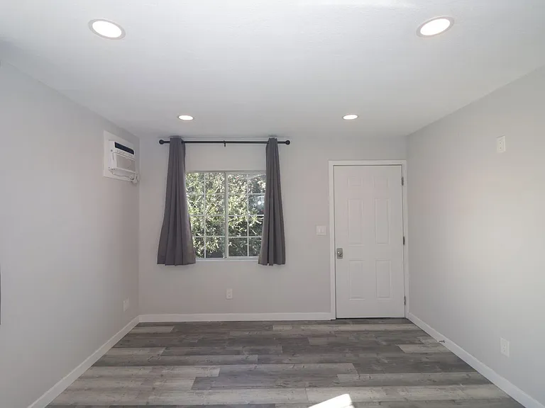 4239 Swift Ave — Photo 7
