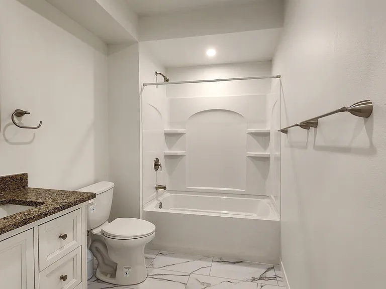 908 E Gorham St #2 — Photo 15