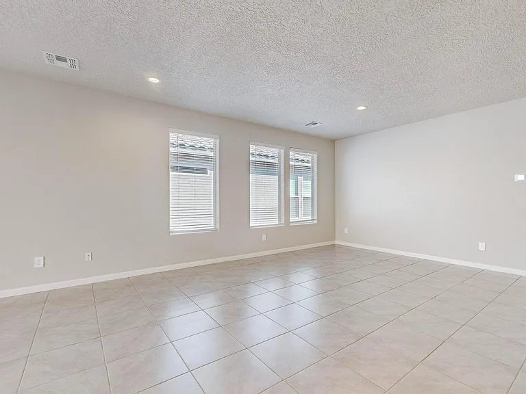 5950 Las Vacas Ct NE — Photo 29