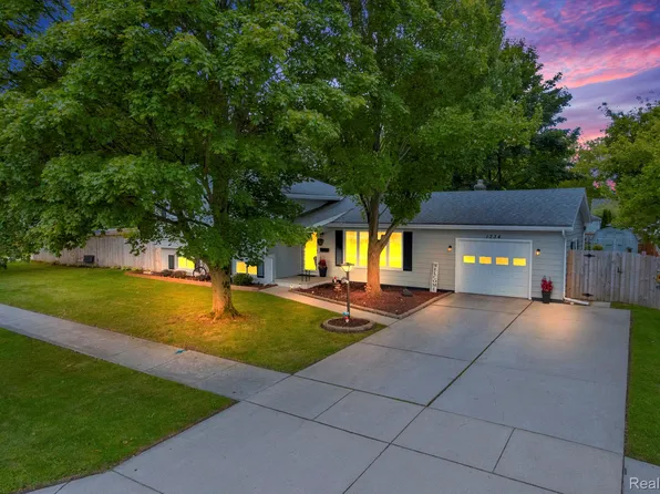 1234 Wisconsin Ave, Marysville, MI 48040