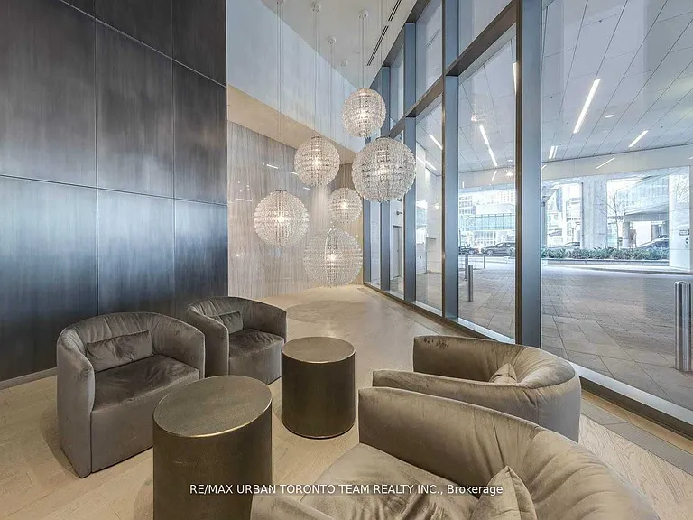 100 Harbour St #2402 — Photo 4