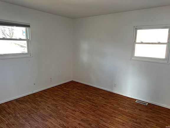 5th image of 2712 N Belmont Dr