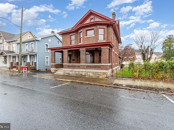 3rd image of 137 N 2nd St