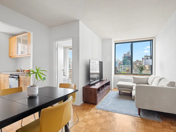 127 East 30th Street 11B image 2 of 8