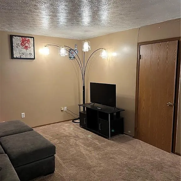 72 Woodglen Ave #2 — Photo 2