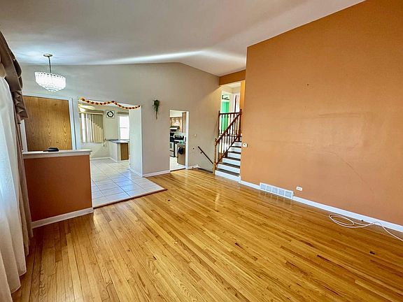 3rd image of 9035 N Clifton Ave