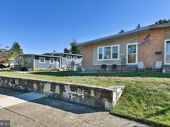 3rd image of 1020 Grant Ave
