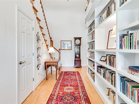 4th image of 282 Creekmore Pl