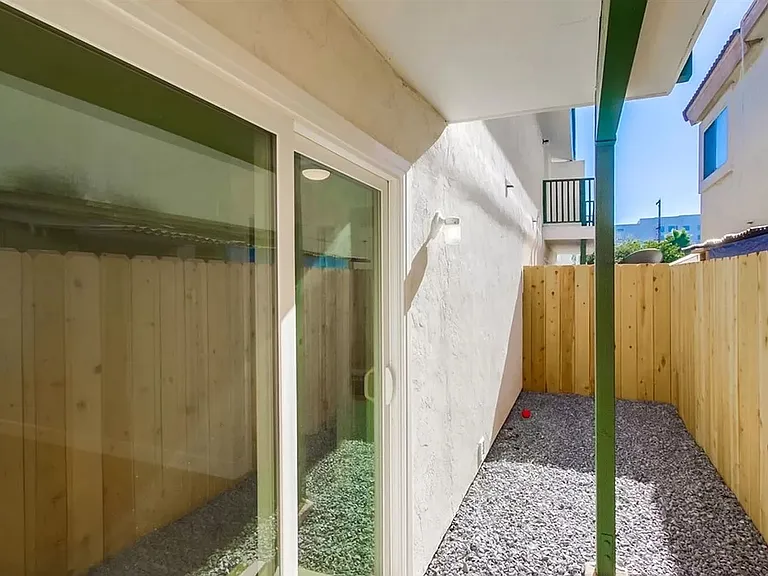 363 Roosevelt St #6 — Photo 6