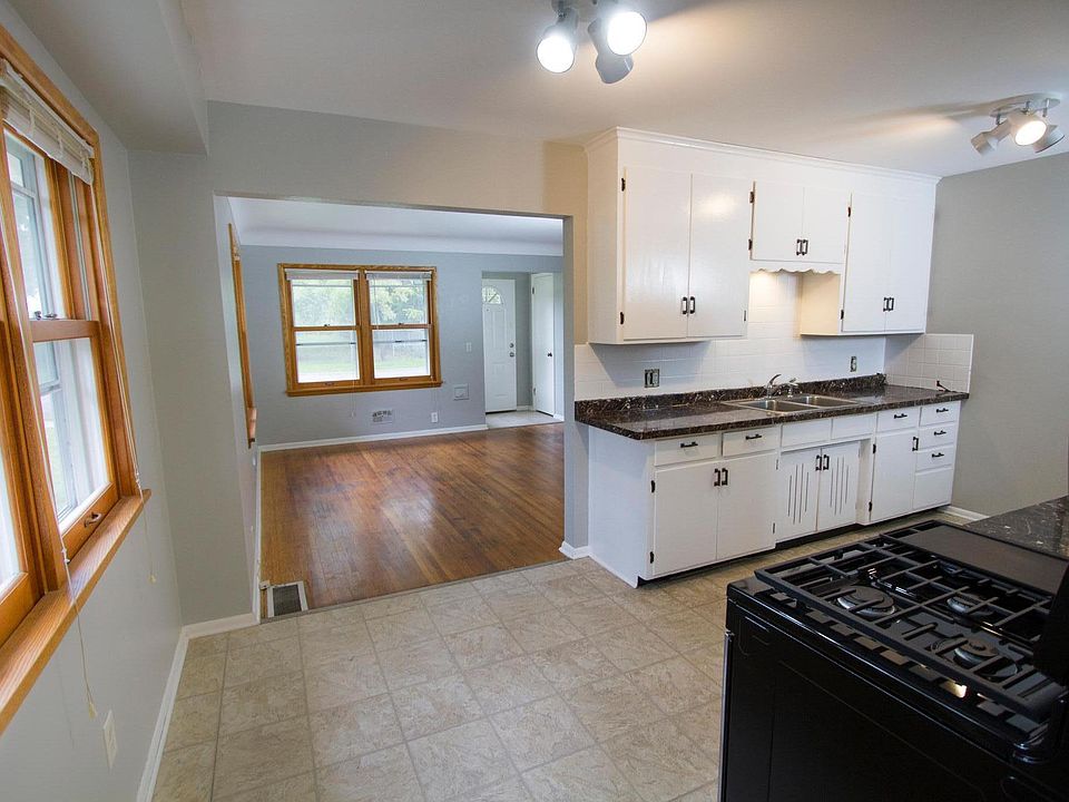 Updated Kitchen with all new appliances.