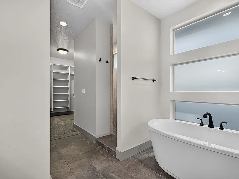 6063 W Baron St — Photo 32