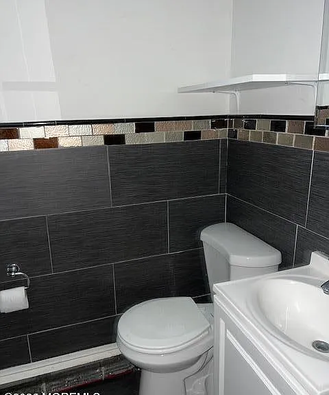 317 Roosevelt Ave — Photo 5