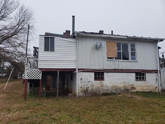3rd image of 1715 N Main St