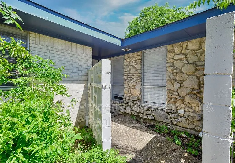 4913 Westlake Dr — Photo 4