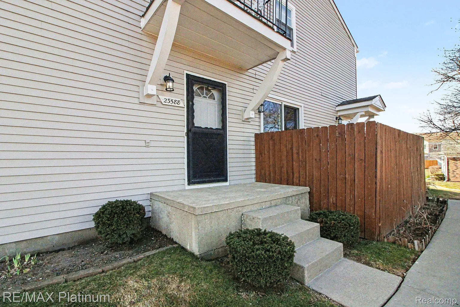23588 N Rockledge photo 1