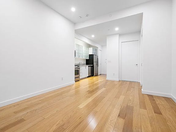 2nd image of 37 Wall St APT 7Q