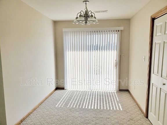 4th image of 1039 NW Willow Dr