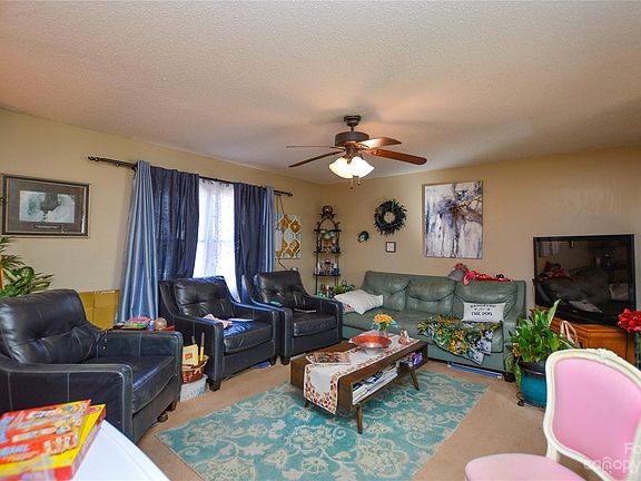 3rd image of 711 Wellwood Ave