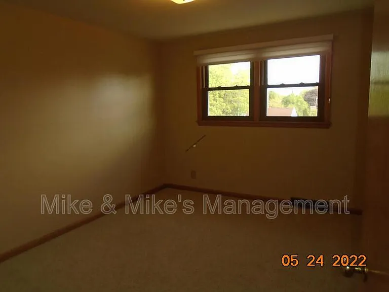 2551 S 68th St — Photo 5