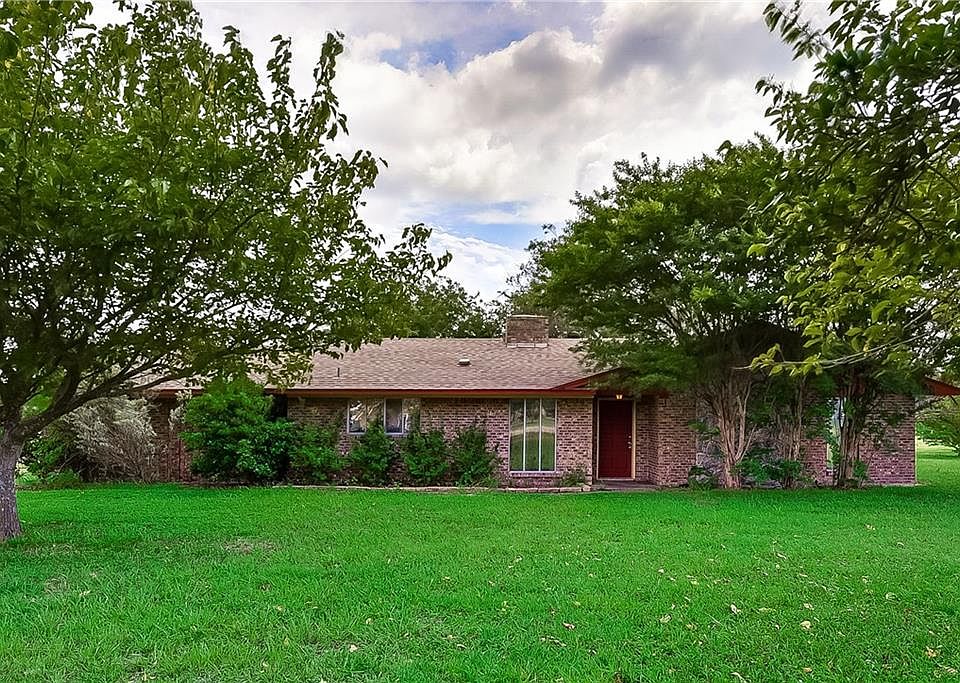 1st image of 202 Twin Lakes Dr