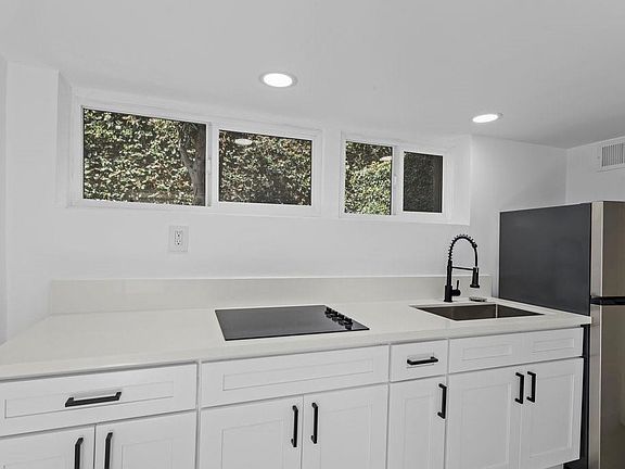 2nd image of 98 E Sierra Madre Blvd #1/2