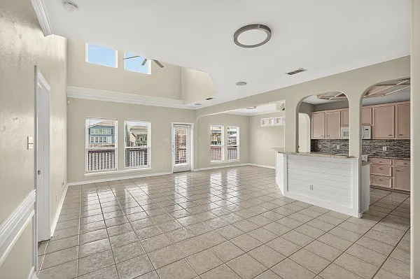 3 bed, 2.5 bath, 2059 sqft, $3,500 — Photo 3