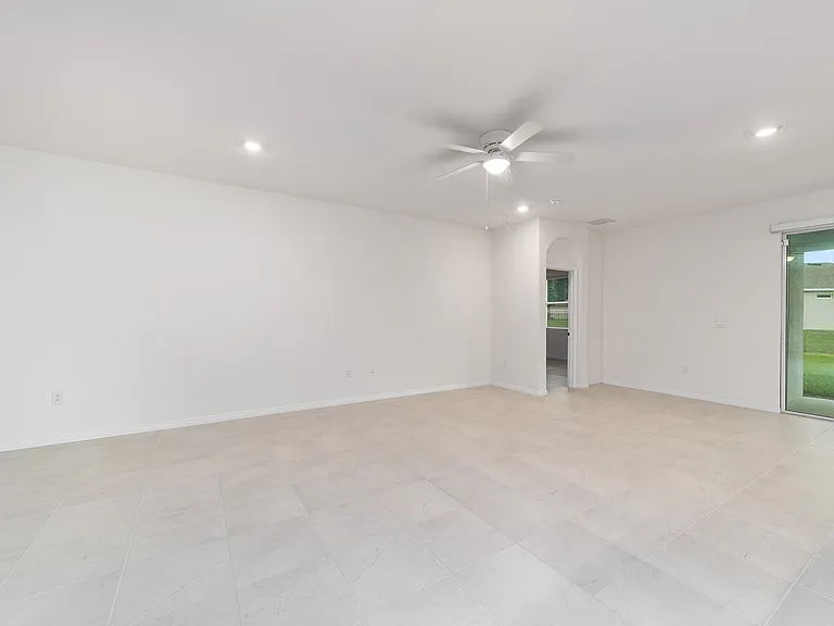 4665 NW 51st Terrace Rd — Photo 12