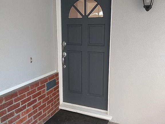 2nd image of 16150 Moorpark St